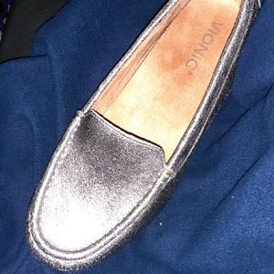 NWOT Vionic Metallic Leather Loafer 6.5